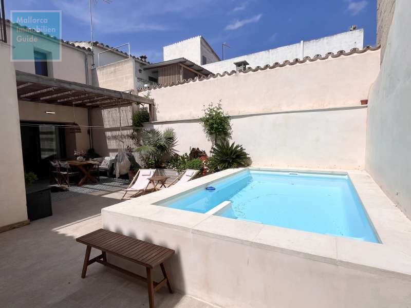 Patio mit ca. 3 x 2 Meter Pool