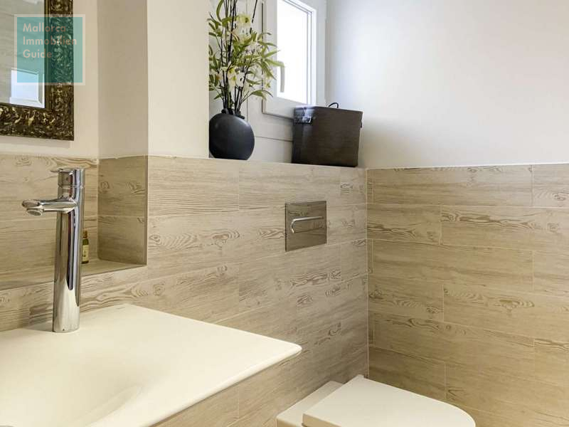 Badezimmer mit Dusche (unten)