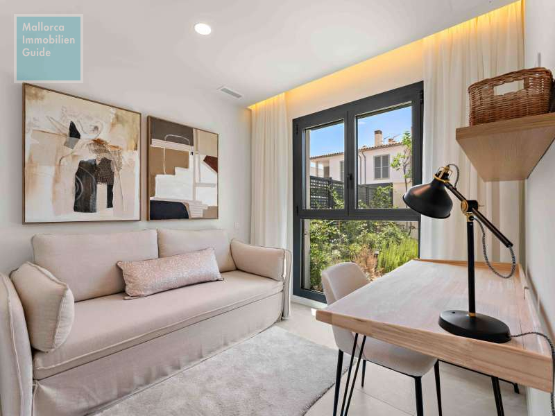 Schlafzimmer / Büro im OG