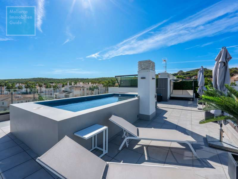 Modernes Penthouse mit Dachterrasse und Pool in Santa Ponsa 