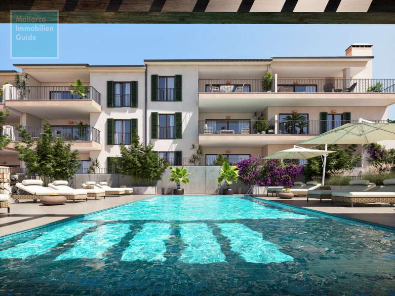 Poolbereich und Fassade des Gebäudes