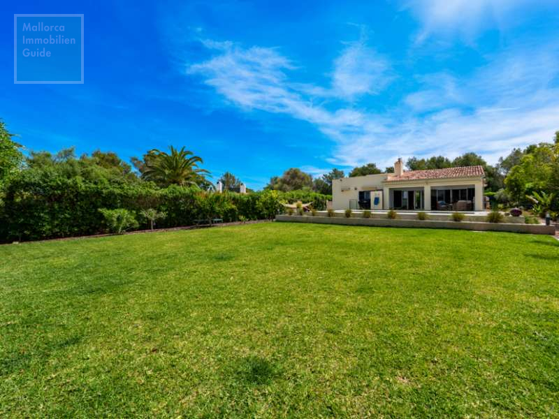 Rasenfläche vor dem Haus