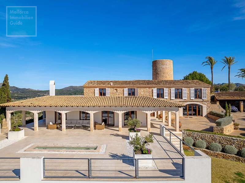 Eingangsbereich mit Hof und...