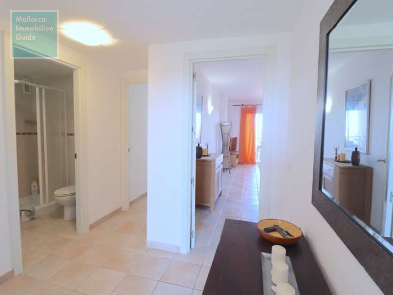 Eingangsbereich, Blickrichtung Gästebad und Wohnzimmer