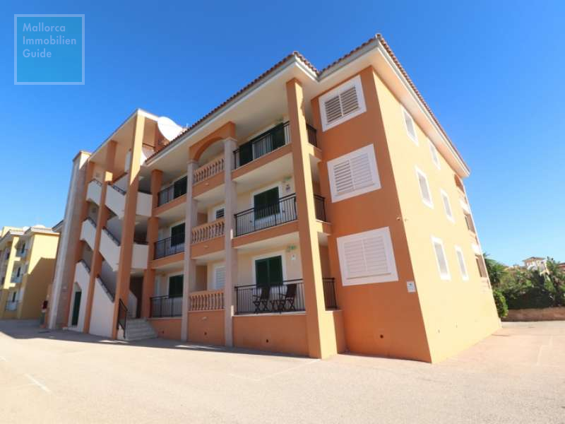 Vorderseite des Gebäudes