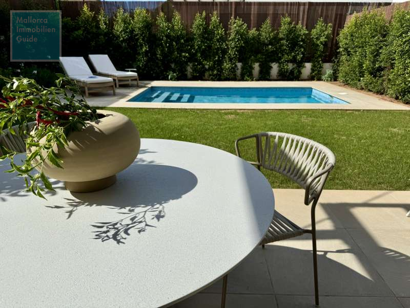 Terrasse und Pool